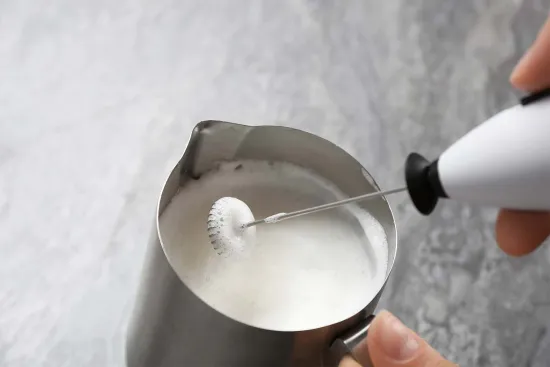 How To Use a Milk Frother: 5 Easy Steps