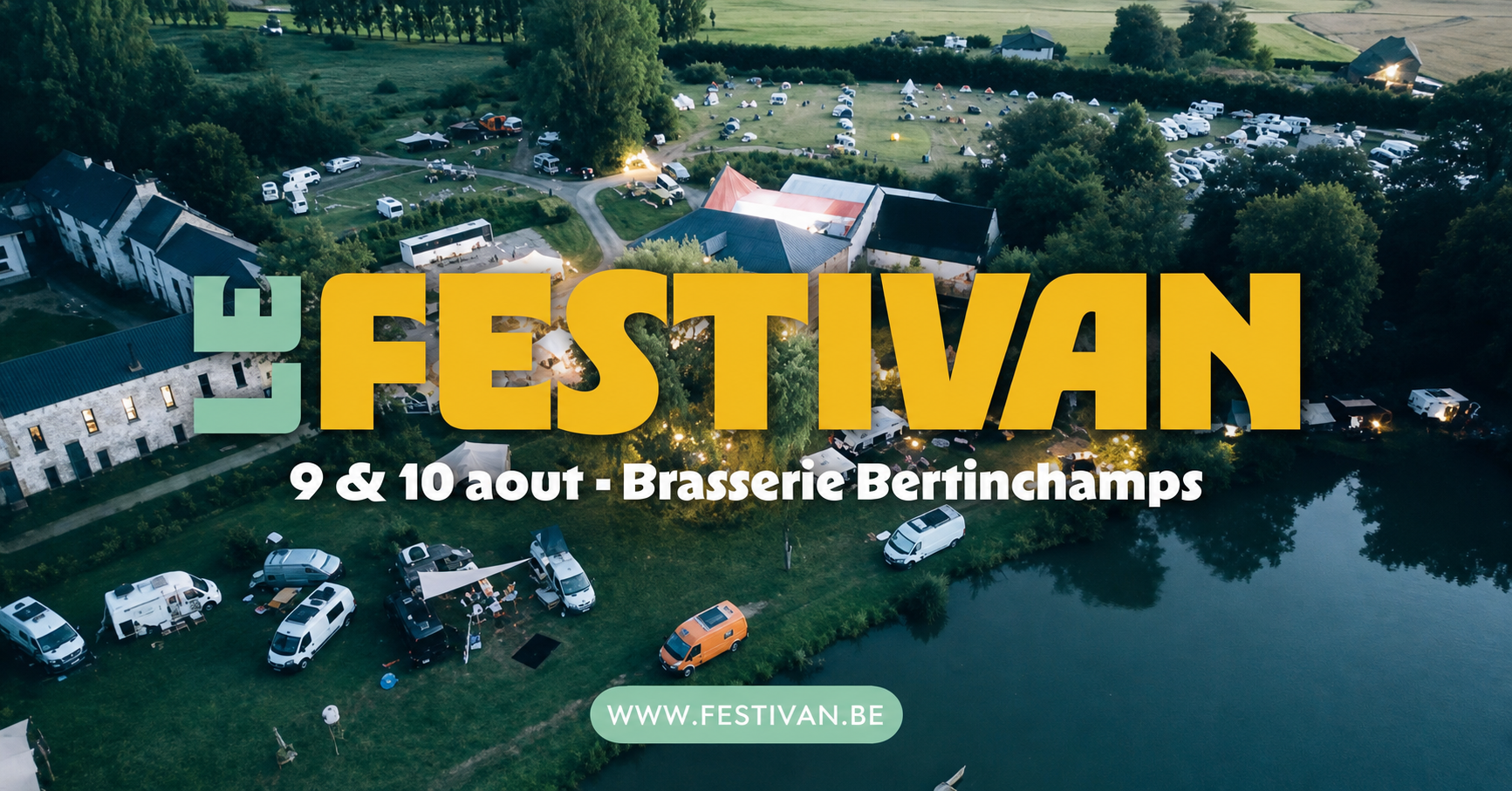 Vista aérea de autocaravanas num festival junto a um lago, com o texto «Le Festivan, 9 e 10 de agosto – Brasserie Bertinchamps»