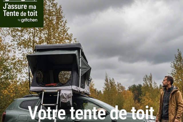 Un homme à côté d’une voiture équipée d’une tente de toit sous un ciel orageux, avec le texte « Votre tente de toit face aux éléments… »