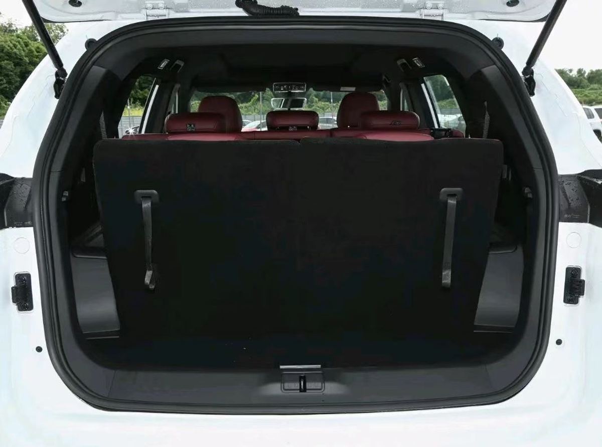 Jetour X70 PLUS — 7 Places