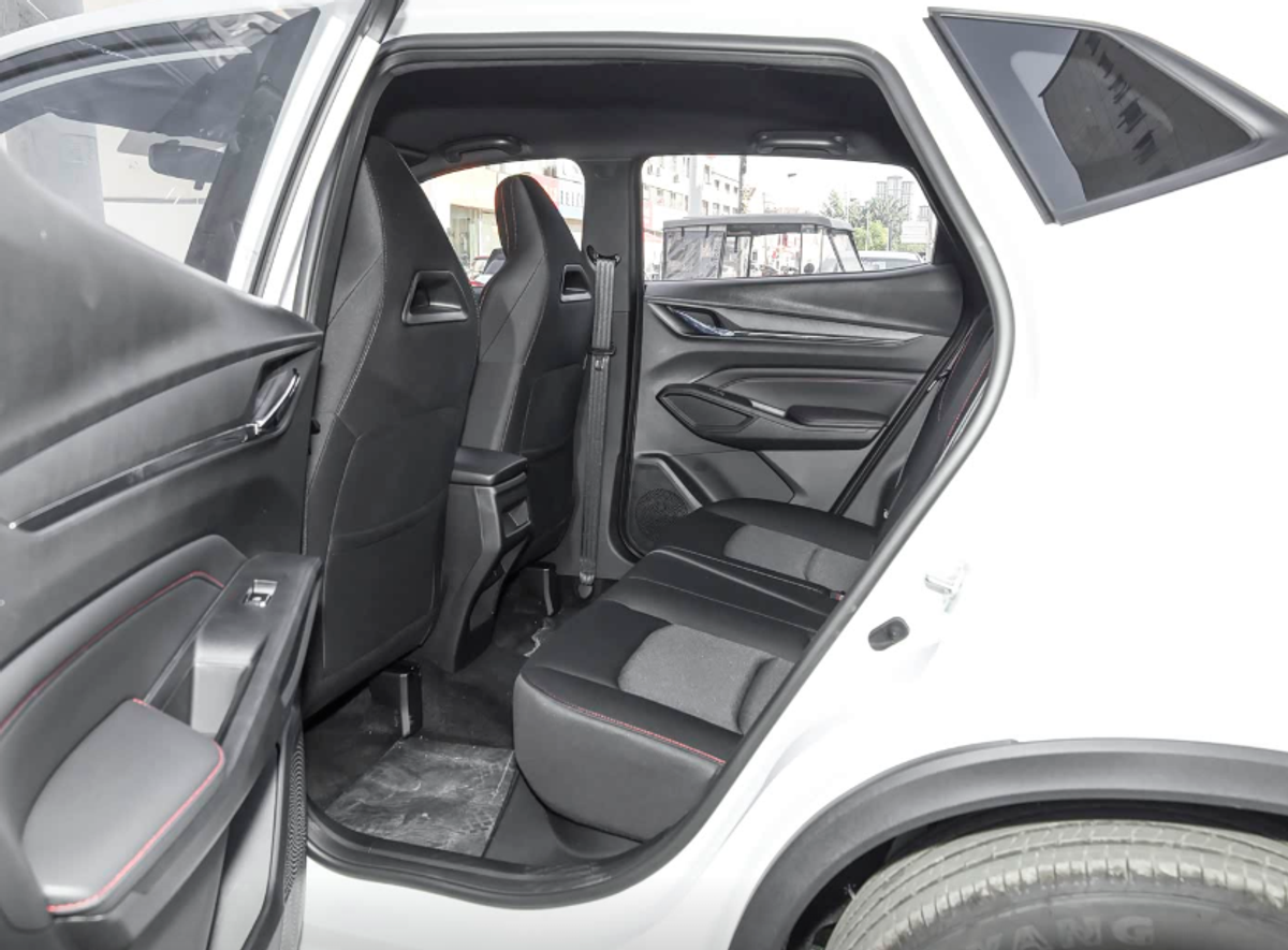 Changan X5 Plus 2026 — 1.5L 110 ch · 5MT · Édition Luxe