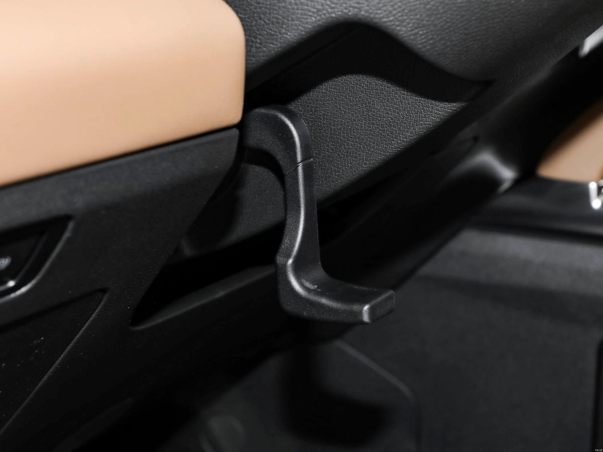 Jetour TRAVELER T2 — 5 Places