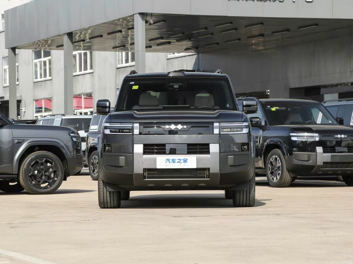 Fangchengbao Tai 7 2025 — DM PHEV 190 km · 490 ch · 4x4 · Édition Ultra