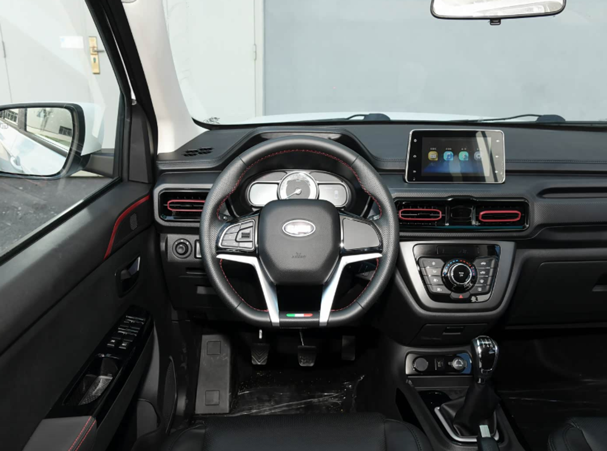 SWM Sawy Tiger 2025 — 1.5L 116 ch · Édition Luxe · 7 Places