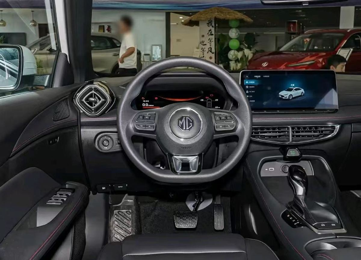 MG MG5 · 180DVVT Édition Luxe Mondiale