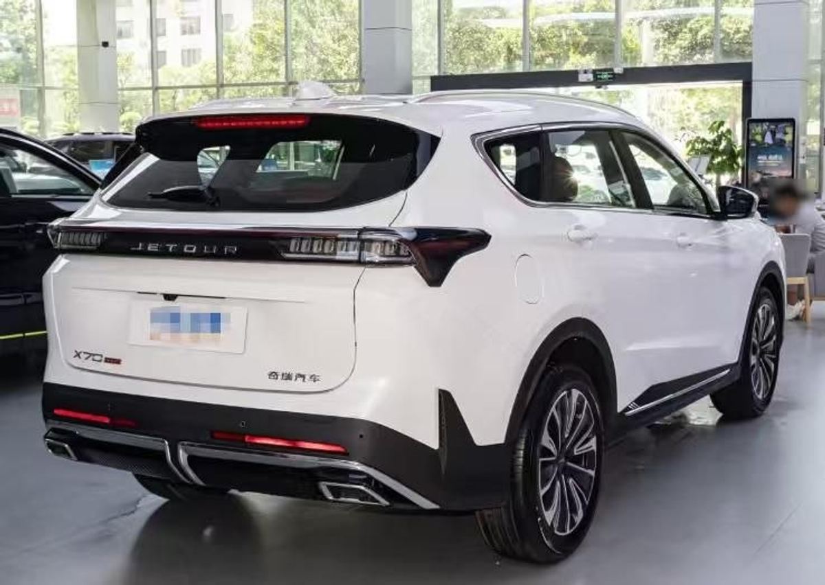 Jetour X70 PLUS — 7 Places