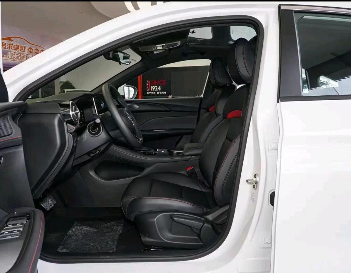 MG MG5 · 180DVVT Édition Luxe Mondiale