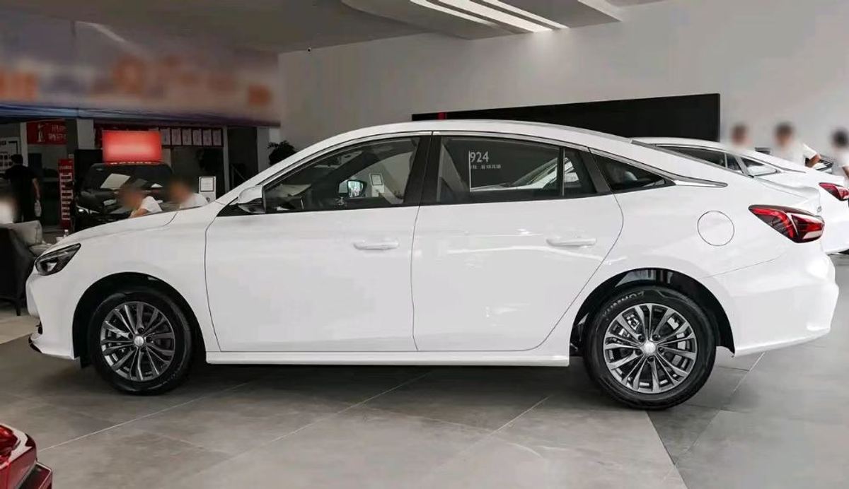 MG MG5 · 180DVVT Édition Luxe Mondiale