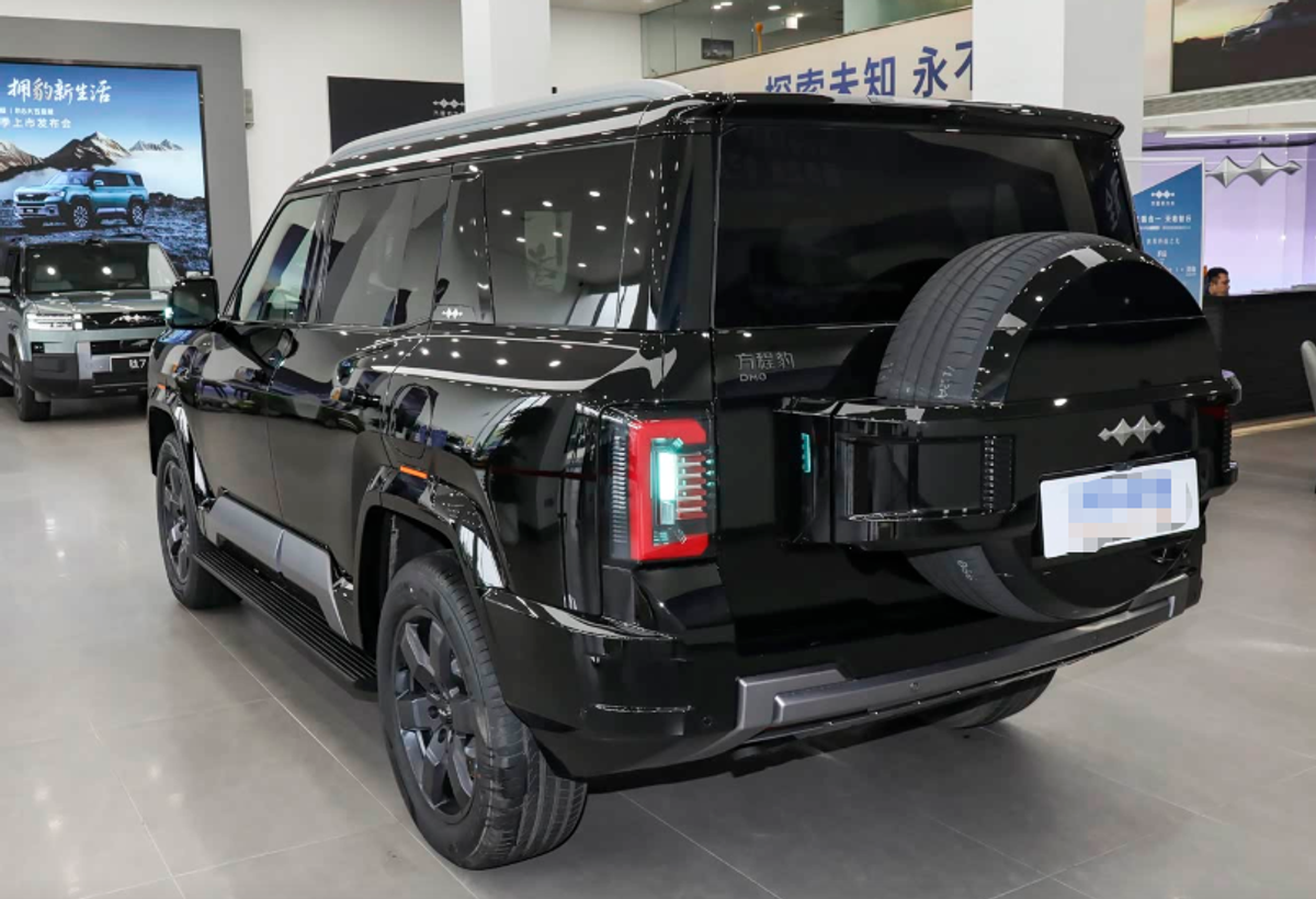 BYD LÉOPARD 8