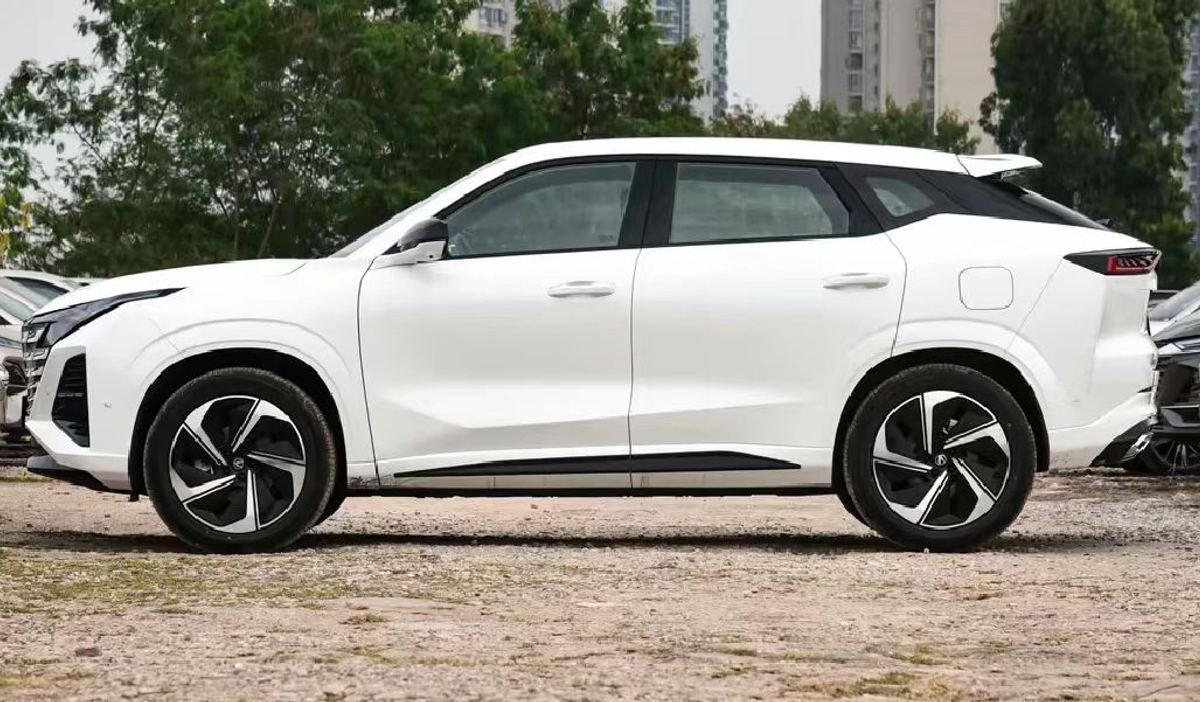 Changan UNI-Z PHEV 2026 — 130 km · Édition Vaisseau