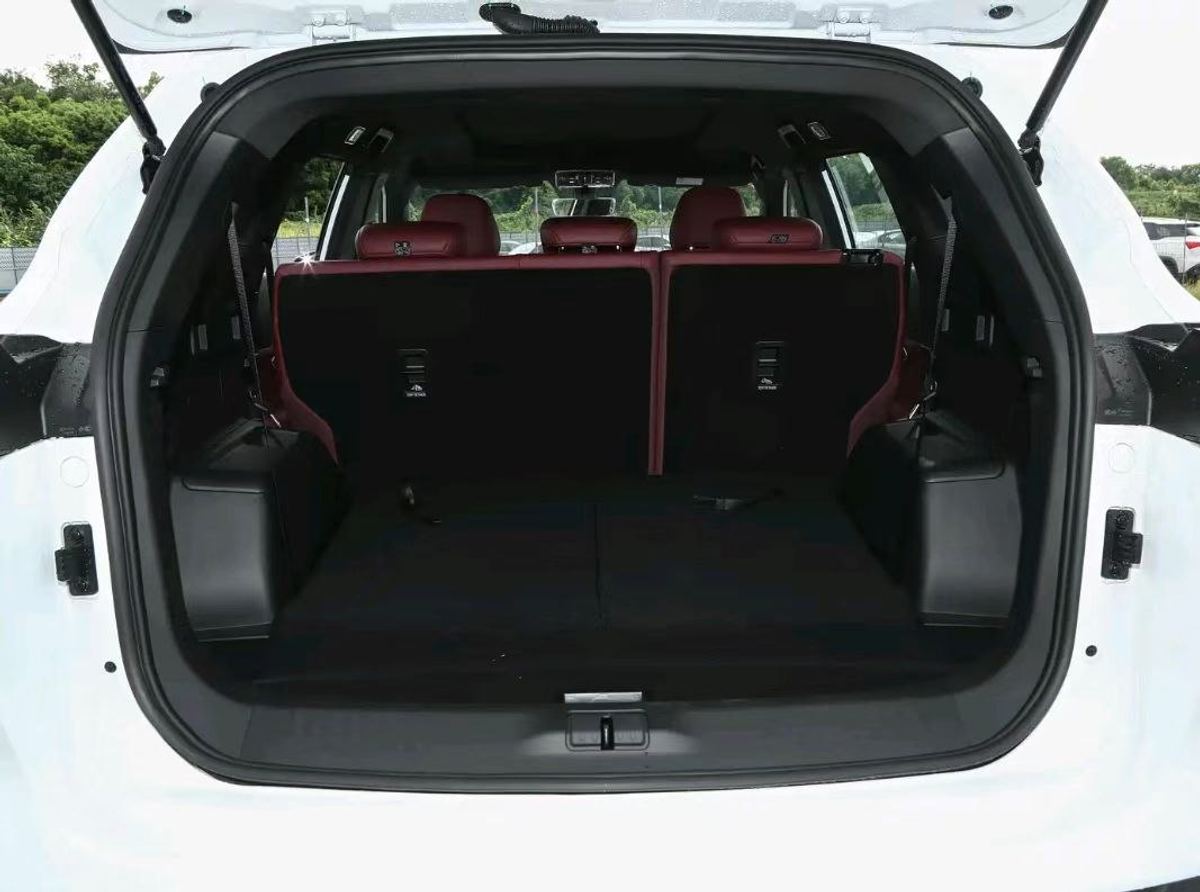 Jetour X70 PLUS — 7 Places