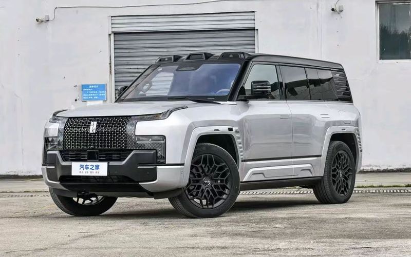 BYD Yangwang U8 · EREV · 880 kW / 1 197 ch · Yisifang AWD