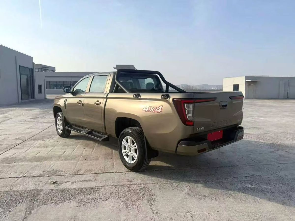 Sinotruck Bosheng S6 · 2,0 L Diesel 8AT · 4×4