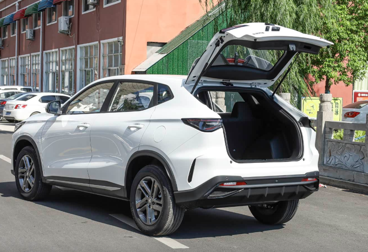 Changan X5 Plus 2026 — 1.5L 110 ch · 5MT · Édition Luxe