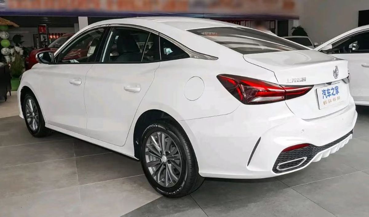 MG MG5 · 180DVVT Édition Luxe Mondiale
