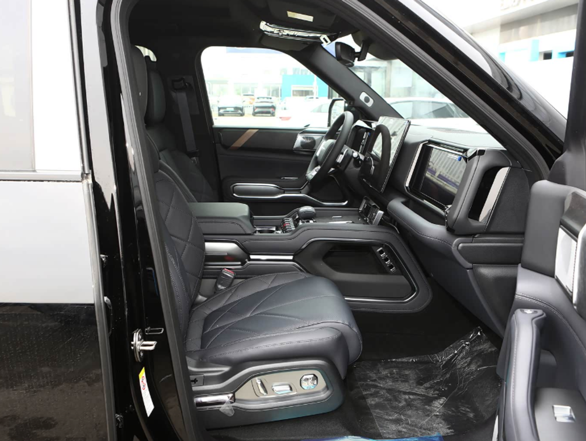 BYD LÉOPARD 8