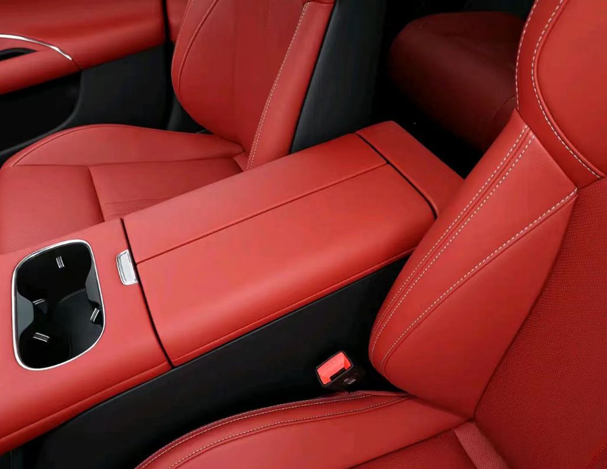 Xiaomi SU7 · BEV · 235 kW / 320 ch · 720 km CLTC