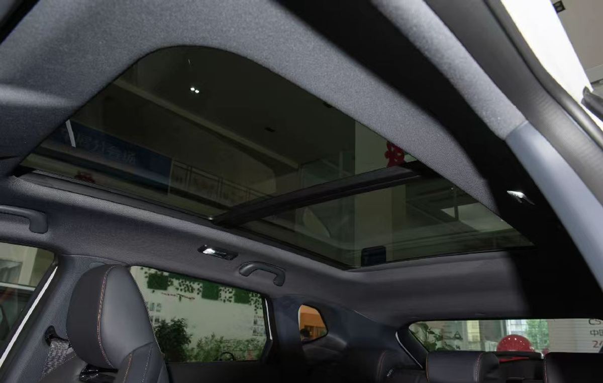 Changan UNI-Z PHEV 2026 — 130 km · Édition Vaisseau