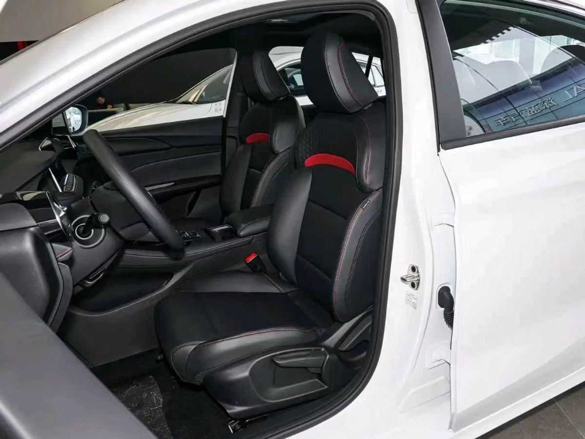 MG MG5 · 180DVVT Édition Luxe Mondiale