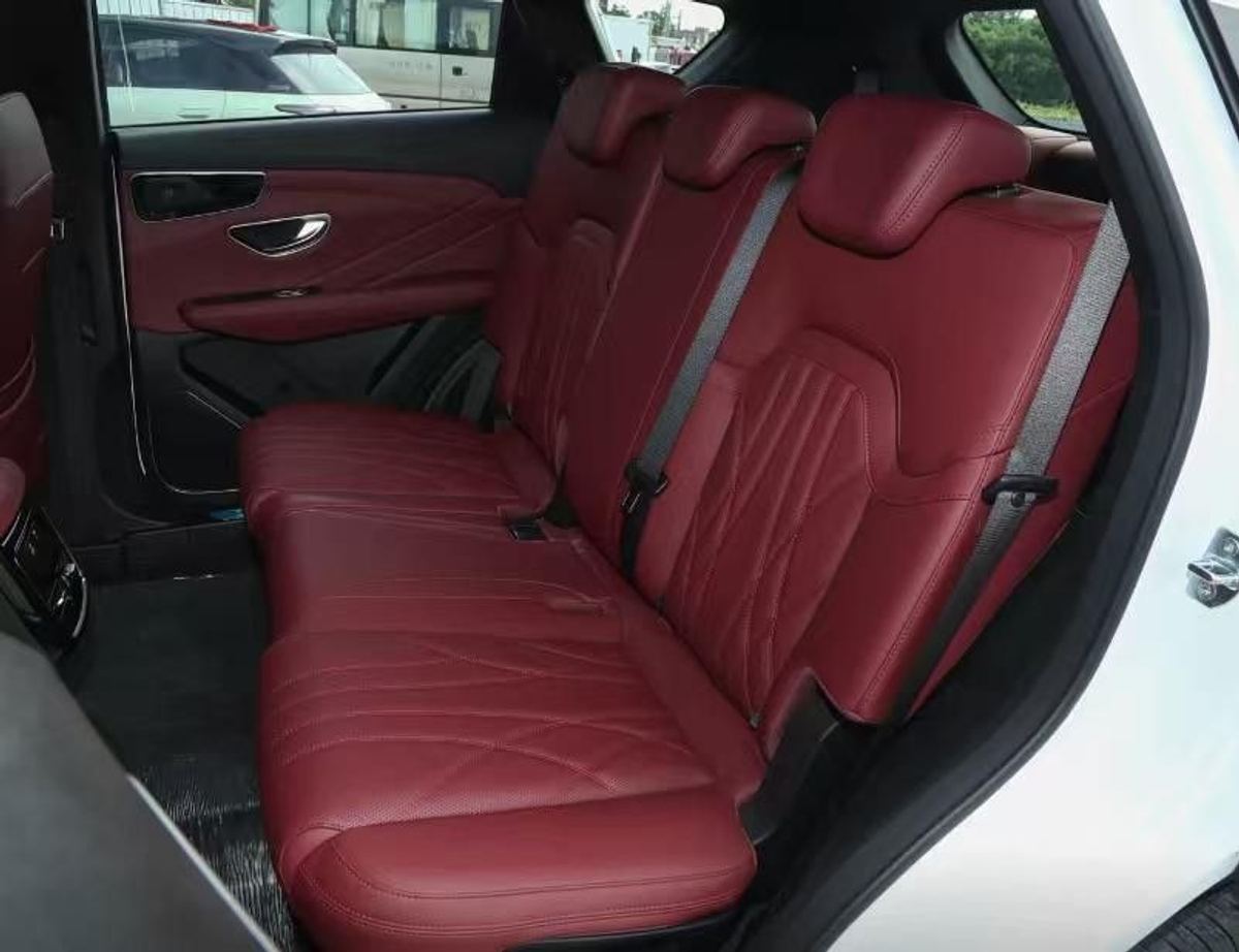 Jetour X70 PLUS — 7 Places