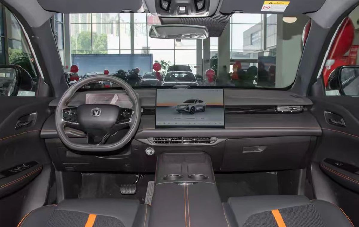 Changan UNI-Z PHEV 2026 — 130 km · Édition Vaisseau