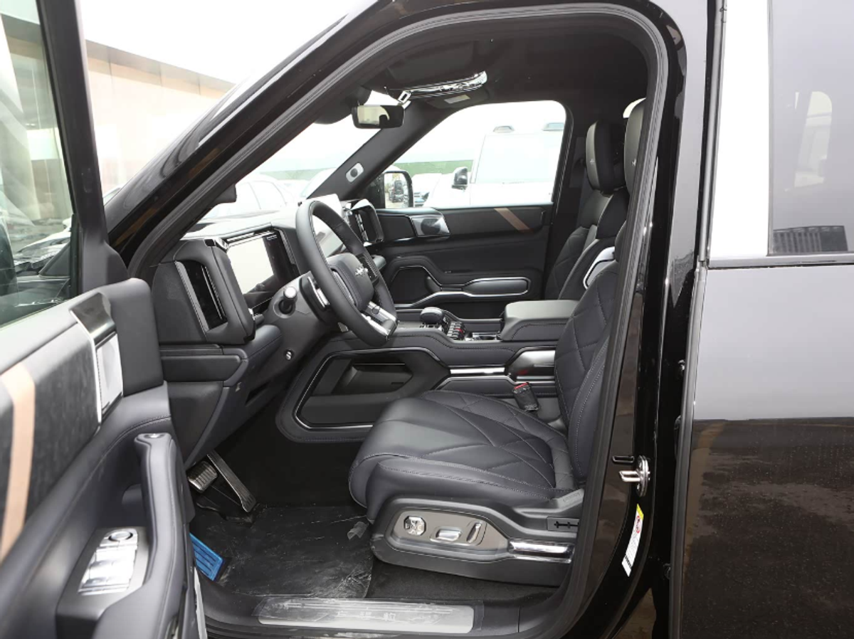 BYD LÉOPARD 8