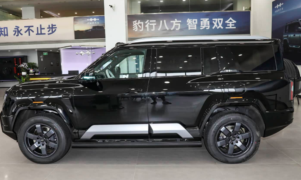BYD LÉOPARD 8