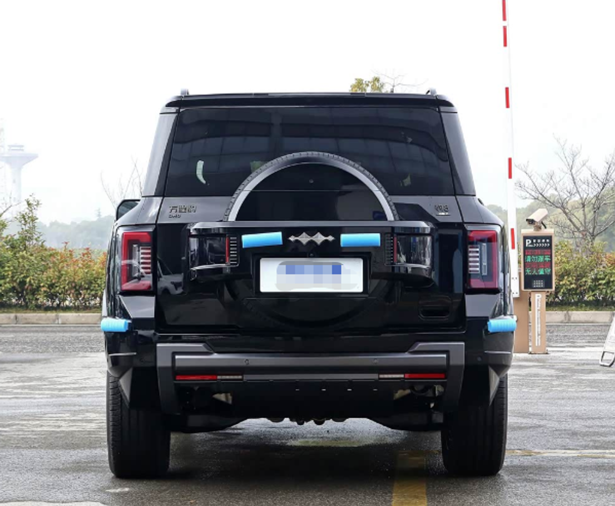 BYD LÉOPARD 8