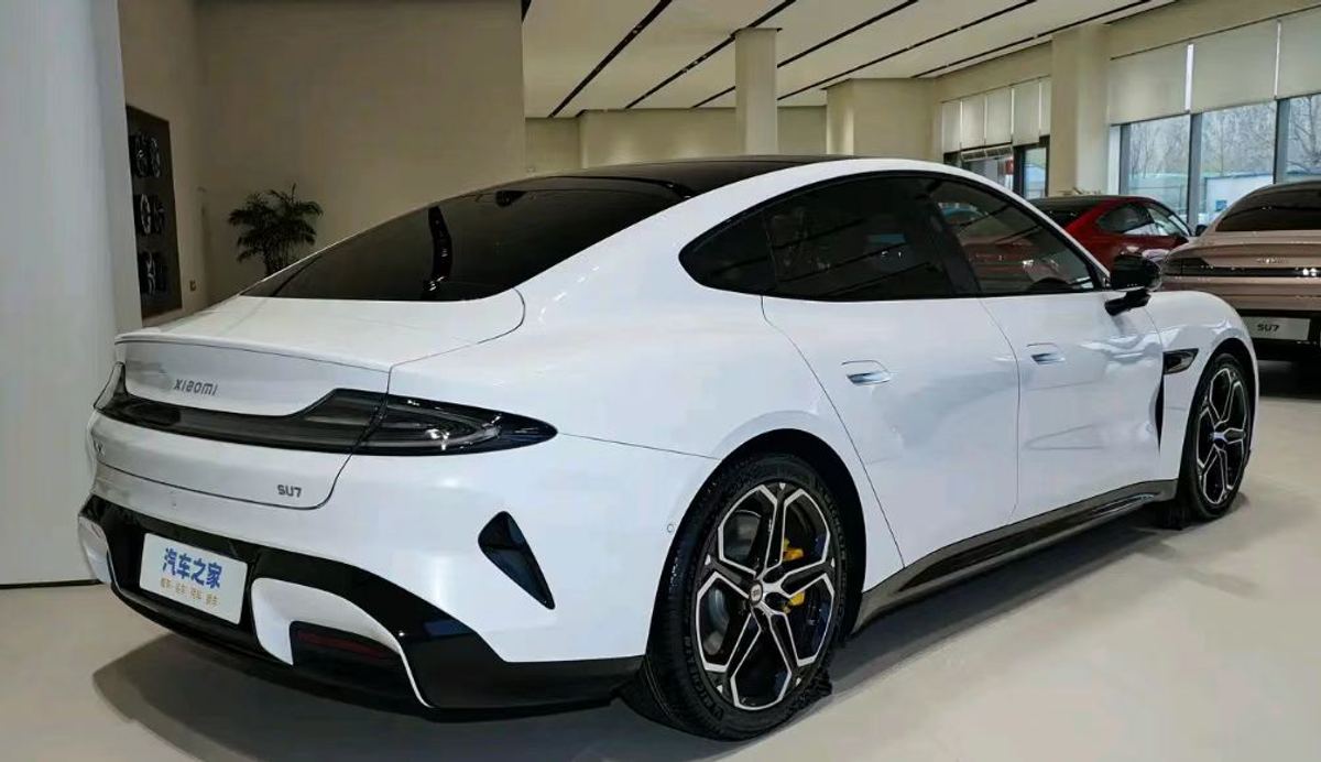 Xiaomi SU7 · BEV · 235 kW / 320 ch · 720 km CLTC