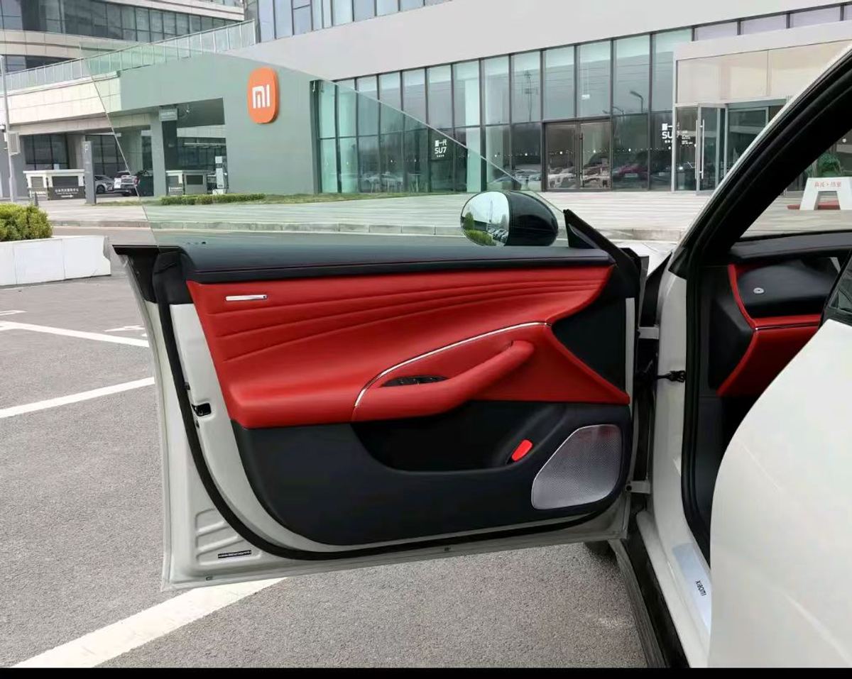 Xiaomi SU7 · BEV · 235 kW / 320 ch · 720 km CLTC