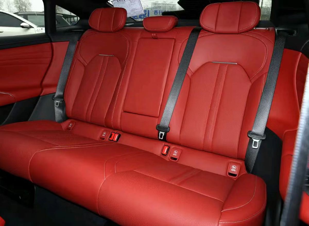 Xiaomi SU7 · BEV · 235 kW / 320 ch · 720 km CLTC