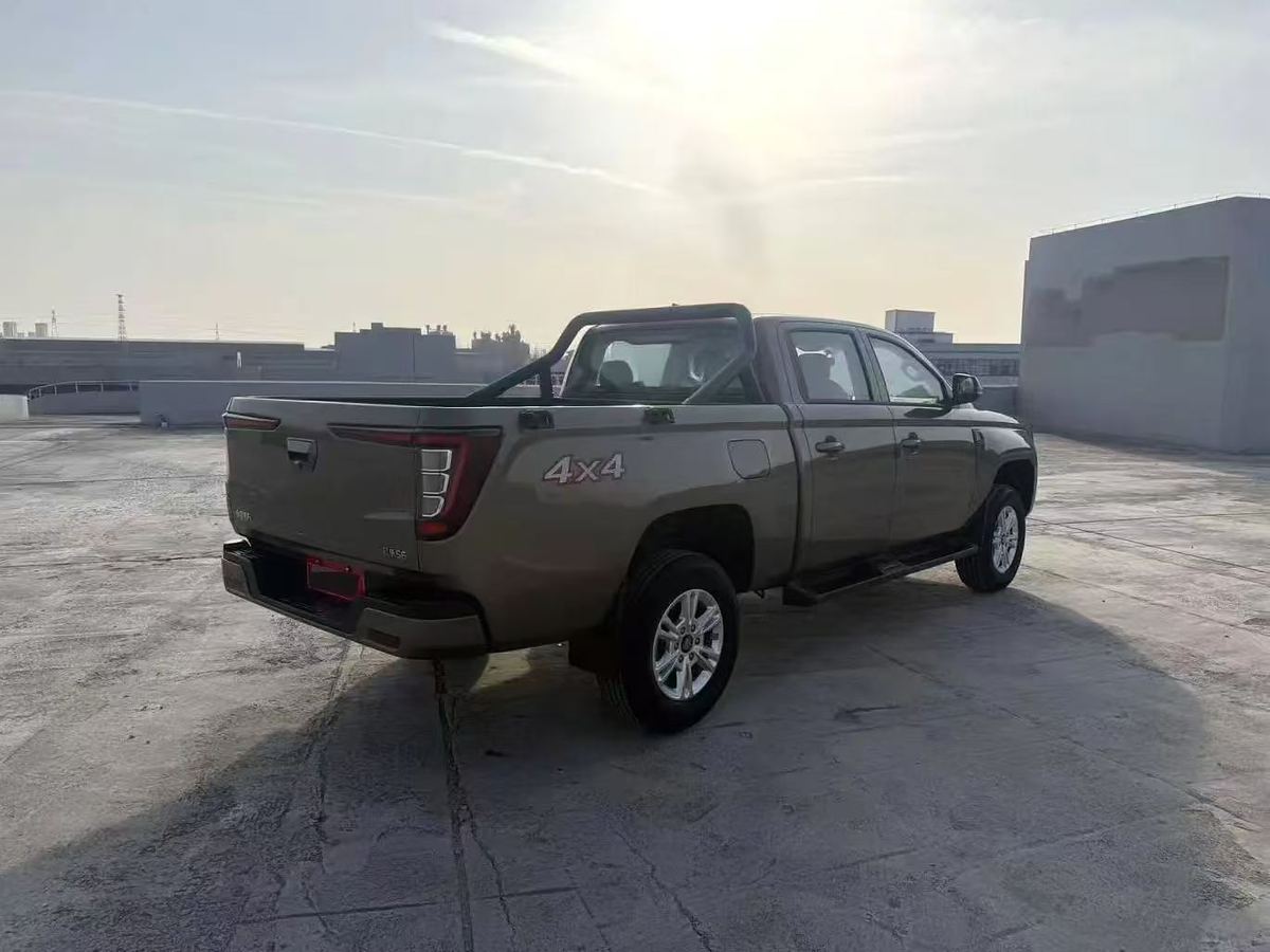 Sinotruck Bosheng S6 · 2,0 L Diesel 8AT · 4×4