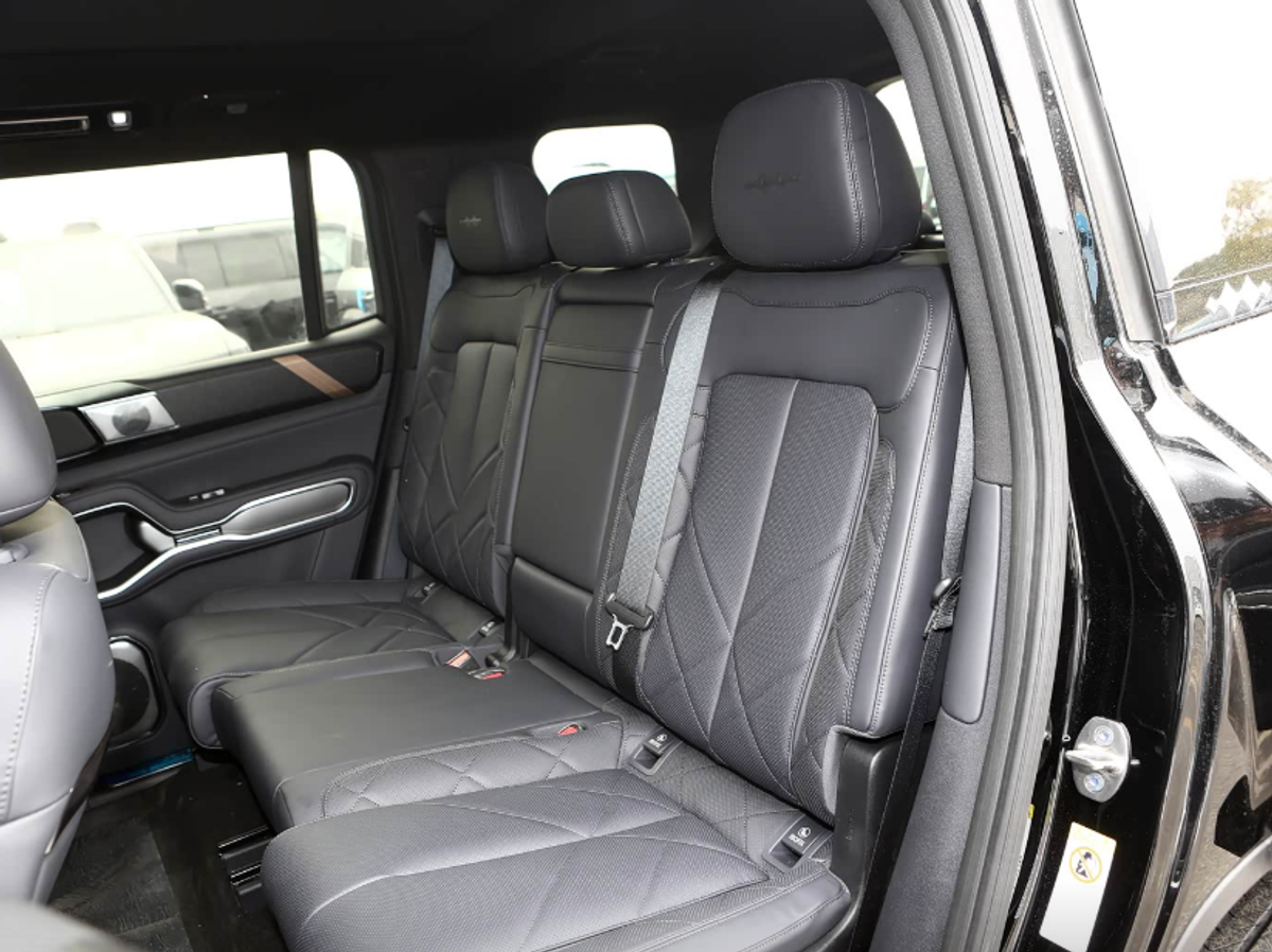 BYD LÉOPARD 8