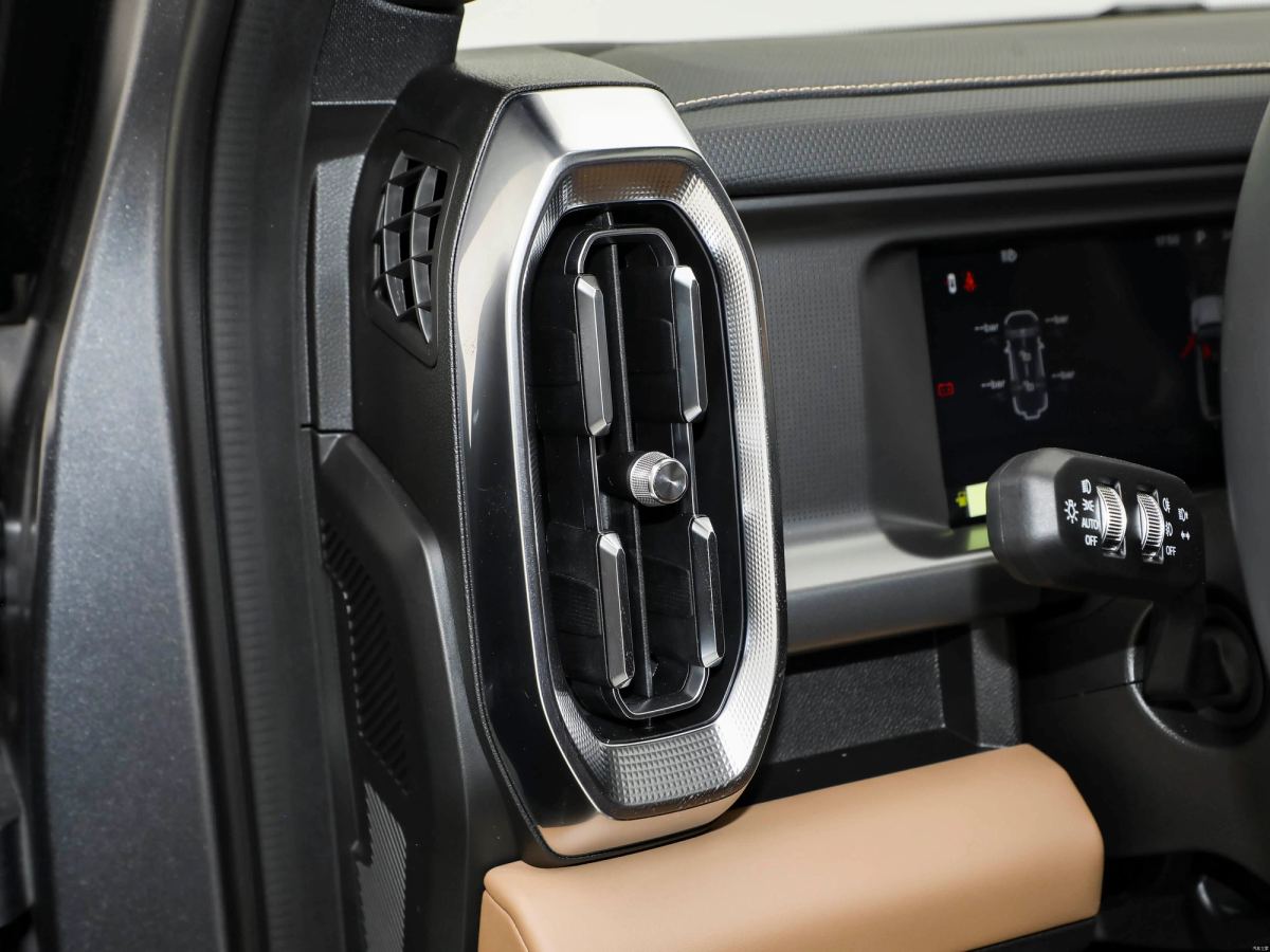 Jetour TRAVELER T2 — 5 Places