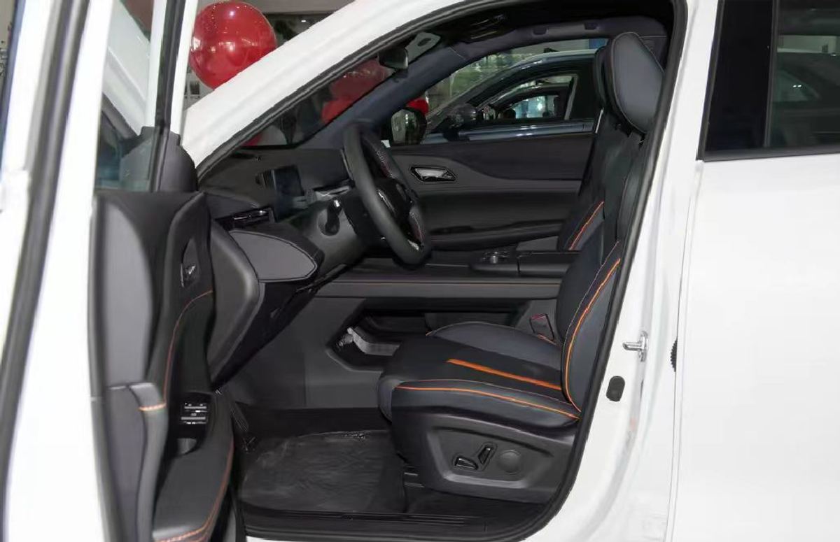 Changan UNI-Z PHEV 2026 — 130 km · Édition Vaisseau
