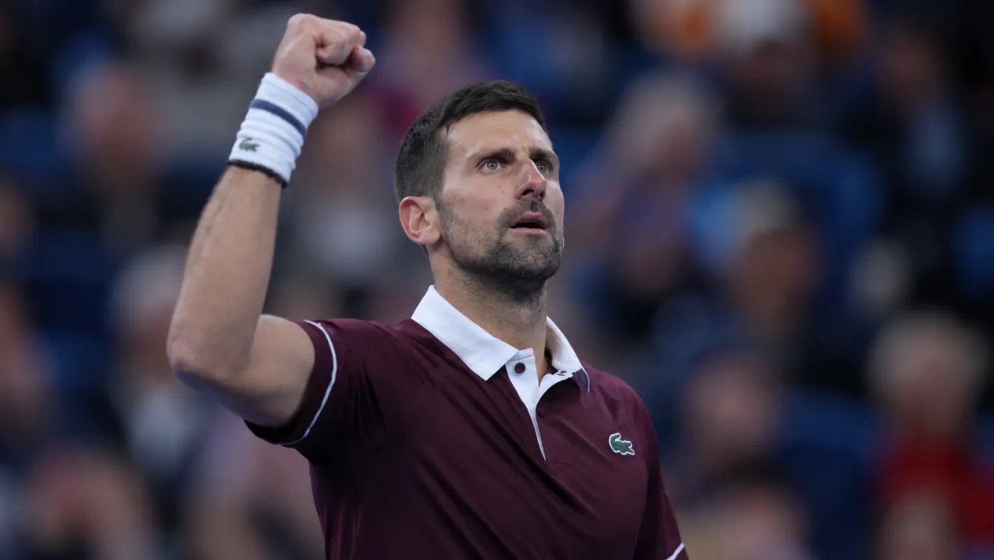 Djokovic zeigt dem Publikum die Faust in Peking