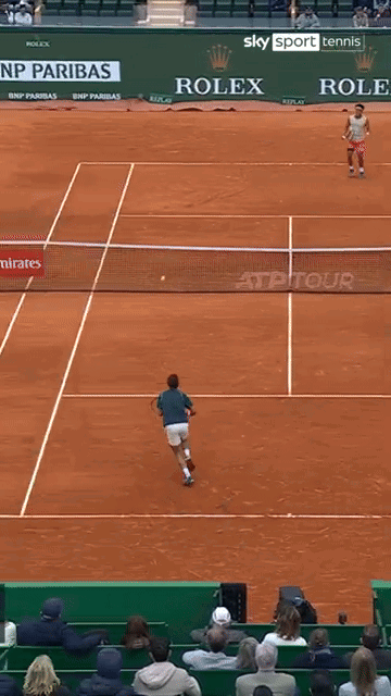 Musetti esegue il colpo Veronica
