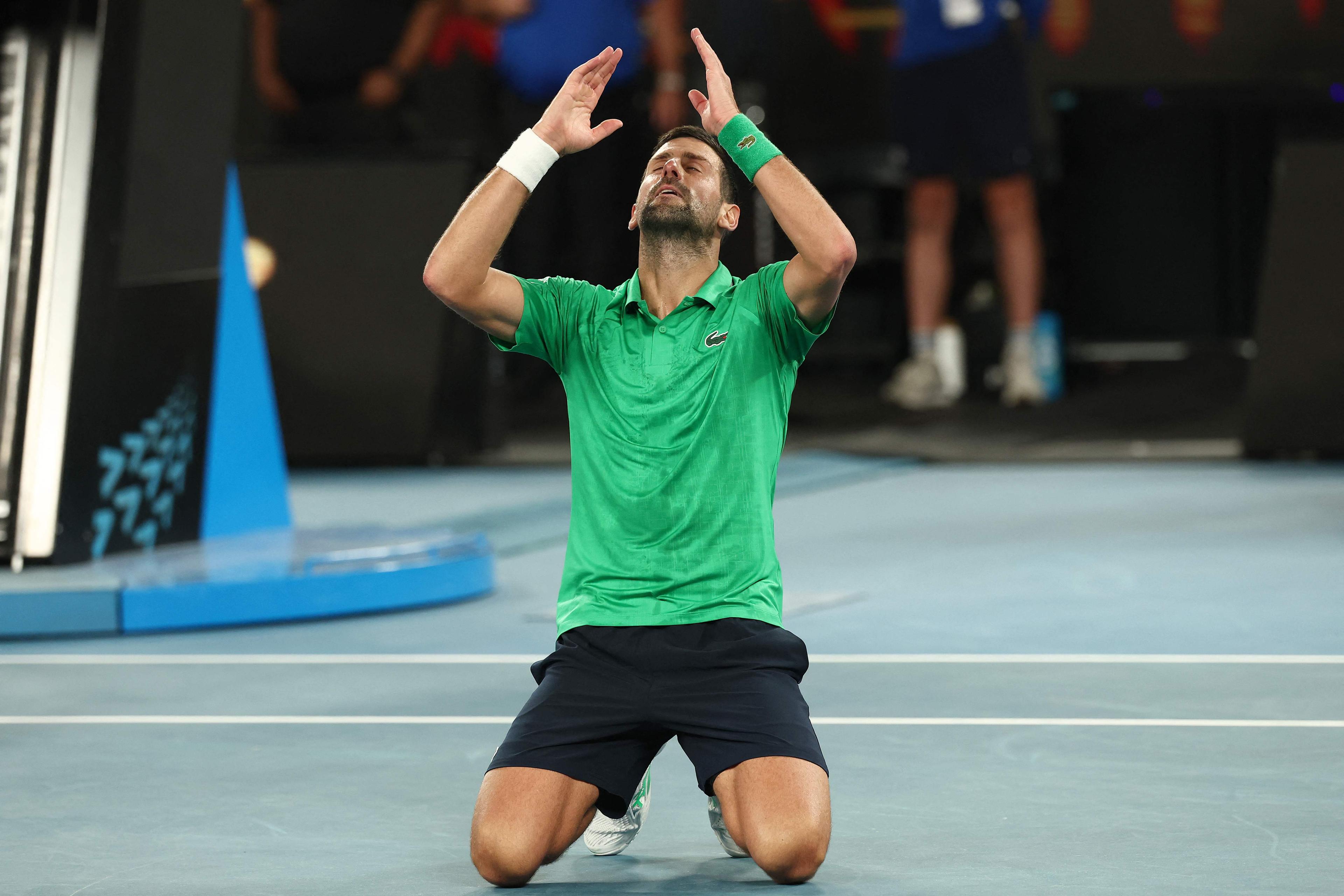 Novak Djokovic ungläubig nach 5 ewigen Sätzen gegen Jannik Sinner