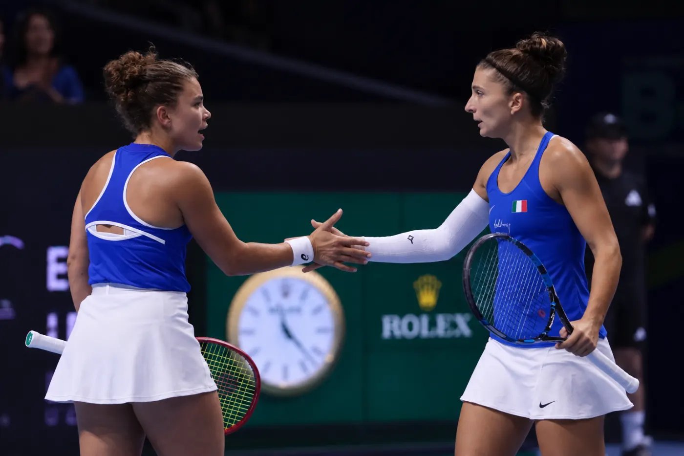 Jasmine Paolini und Sara Errani klatschen sich ab