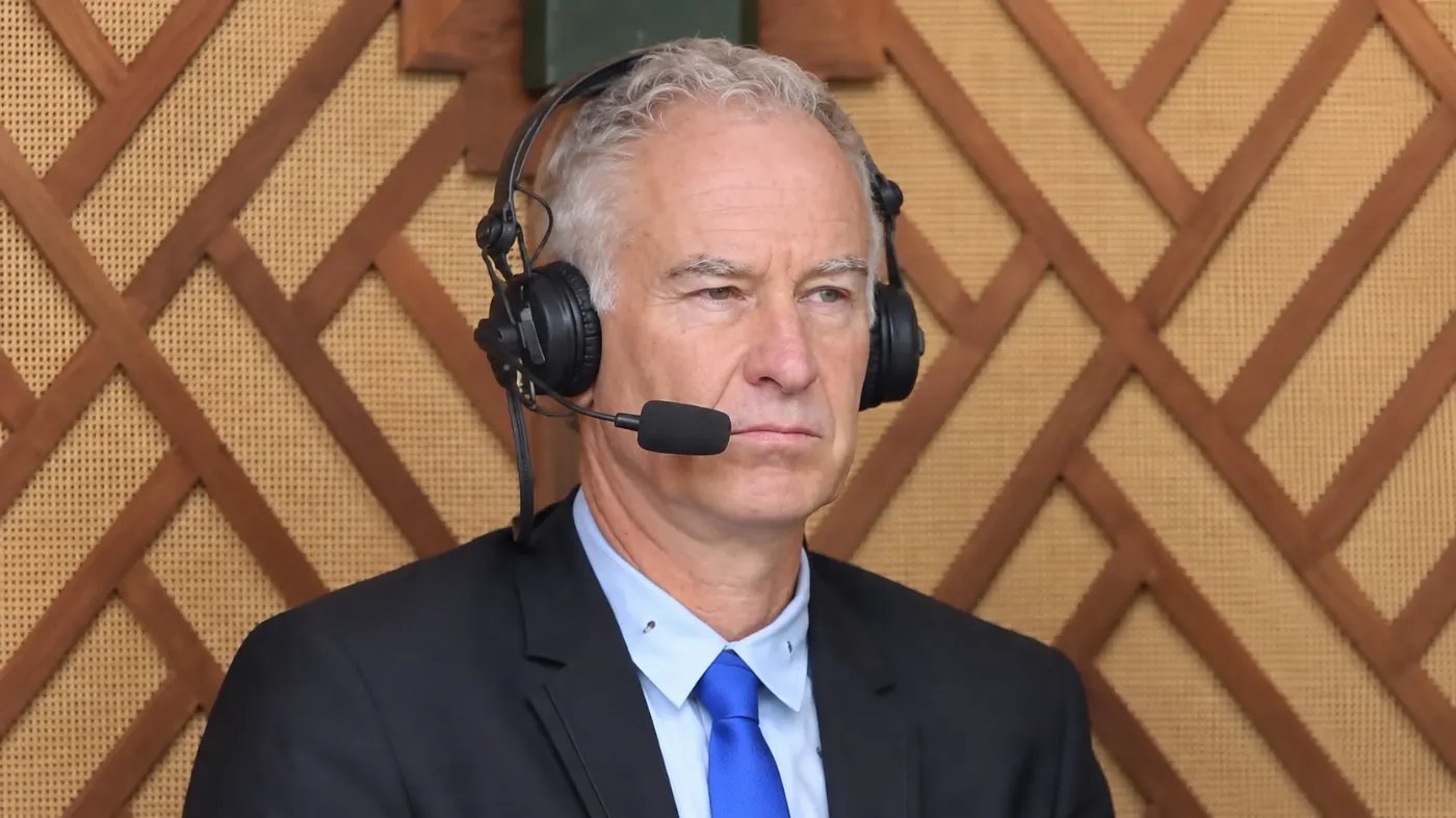 John McEnroe durante una telecronaca