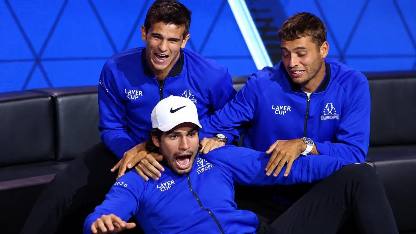 Carlos Alcaraz, Rafa Jodar and Flavio Cobolli celebrating on the bench at the Laver Cup