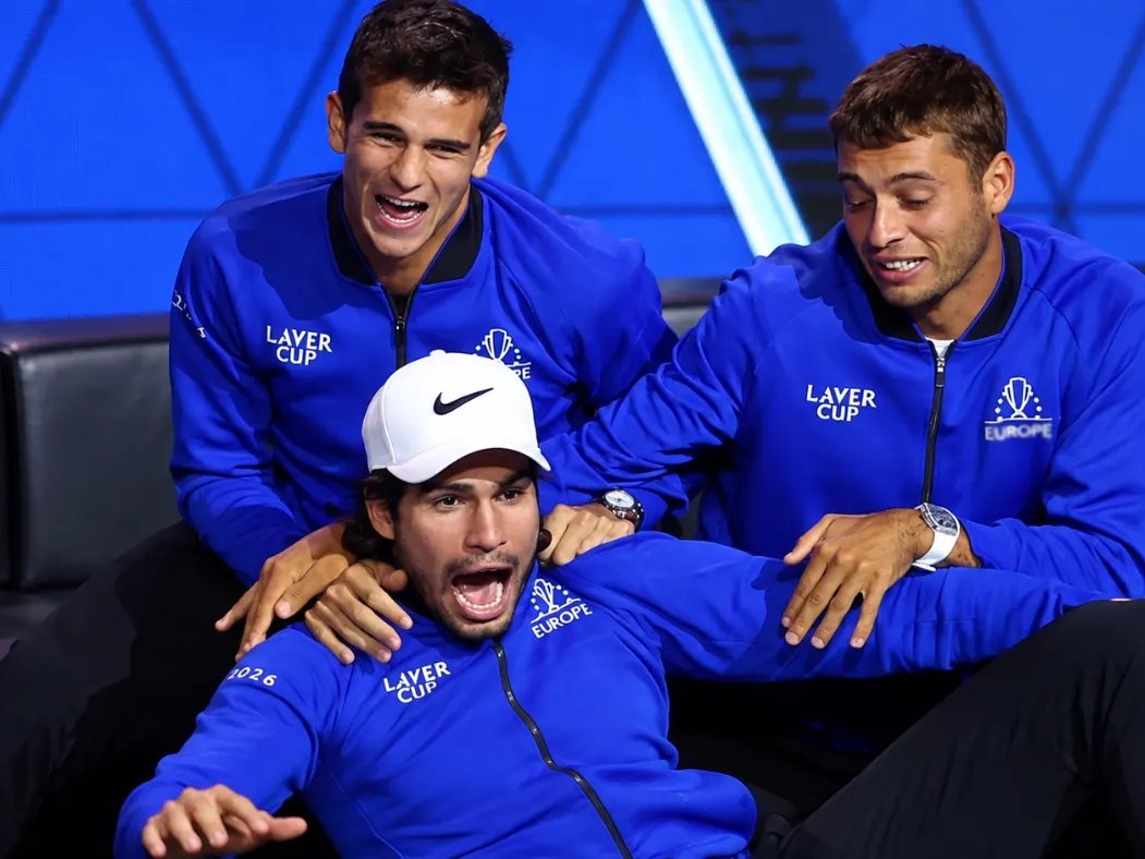 Carlos Alcaraz, Rafa Jodar and Flavio Cobolli celebrating on the bench at the Laver Cup