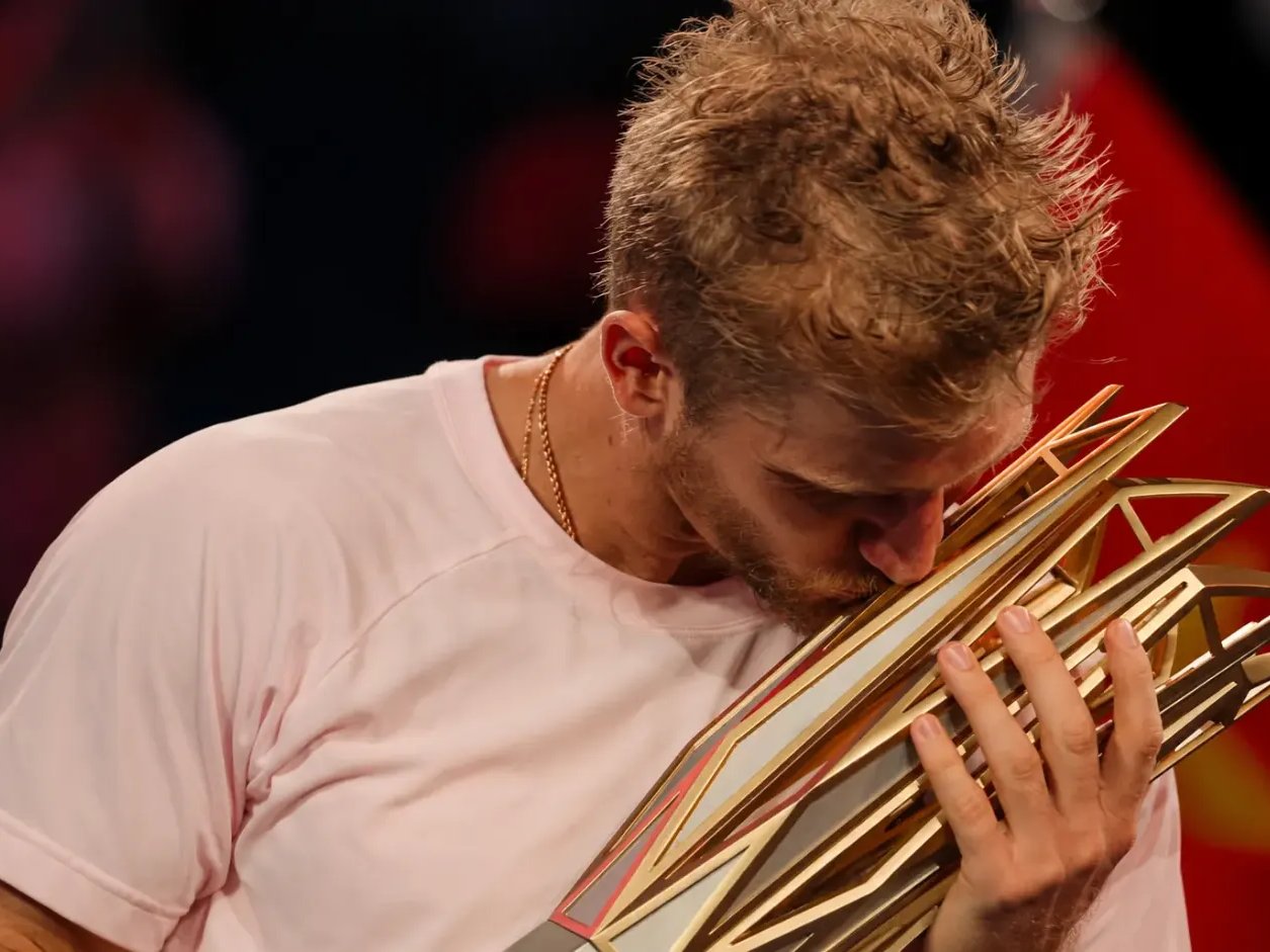 Davidovich Fokina con el trofeo