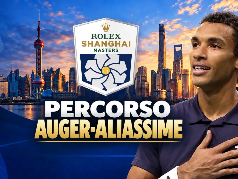 Auger-Aliassime e il logo del Masters 1000 di Shanghai