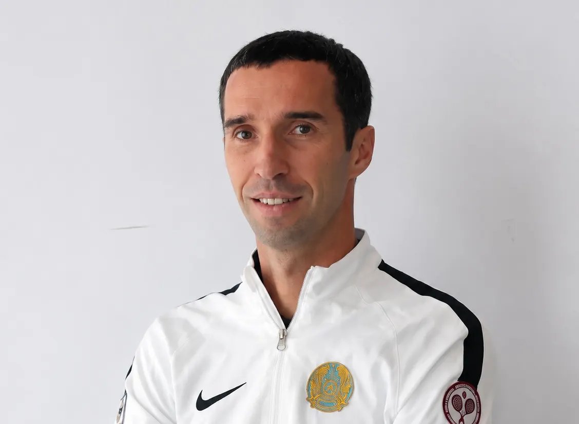 Mikhail Kukushkin im Trikot von Kasachstan
