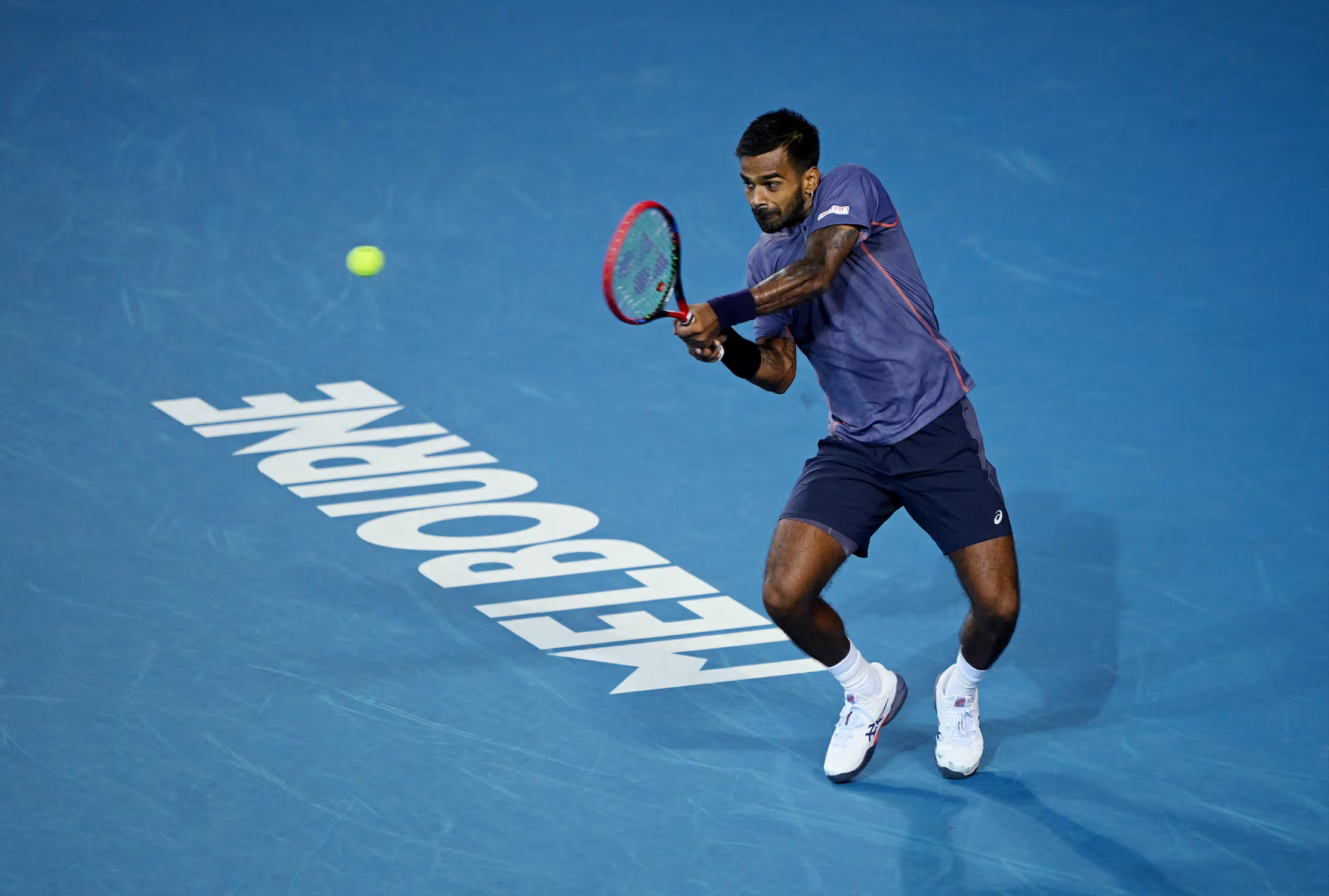 Sumit Nagal in azione nel match di primo turno contro Tomas Machac agli Australian Open 2025. (by REUTERS)