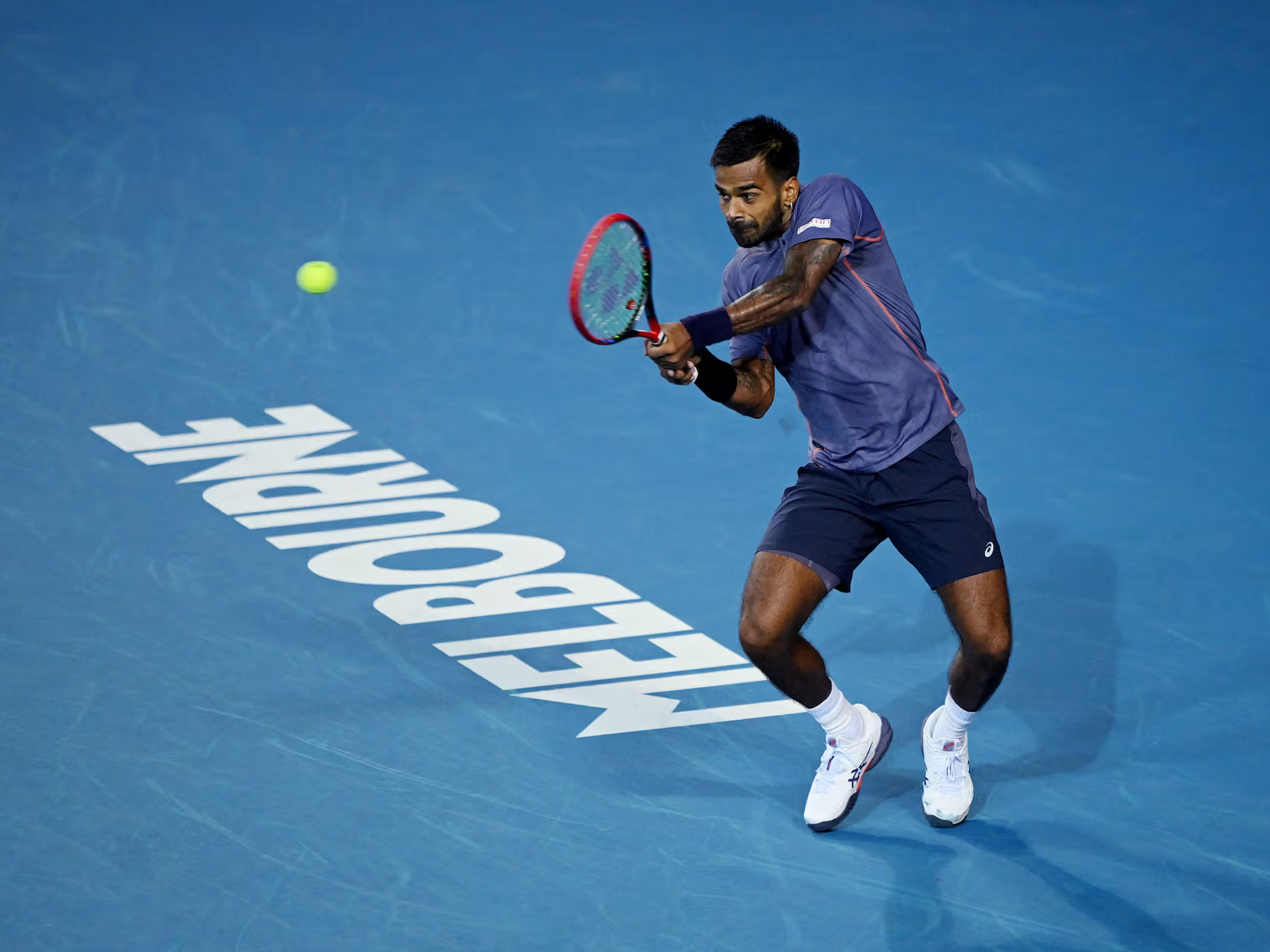 Sumit Nagal in azione nel match di primo turno contro Tomas Machac agli Australian Open 2025. (by REUTERS)