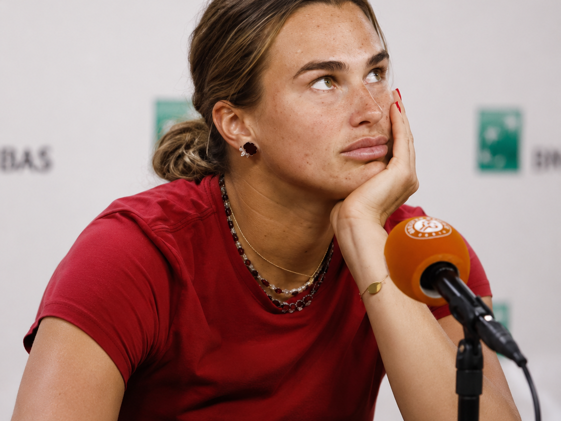 Sabalenka bricht in Paris ein: zehn Spiele in Folge und der Gefühlsausbruch auf der Pressekonferenz
