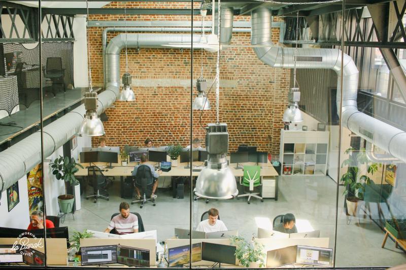 Espace de travail partagé laBarak, bureaux équipés fibre optique