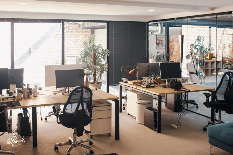 Postes de travail en open space, coworking laBarak Lille Nord